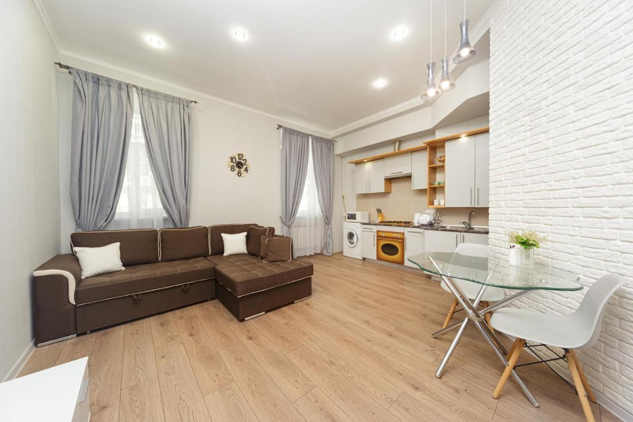 Apartment Zhukovskogo 17 Oldenburg Bagian luar foto